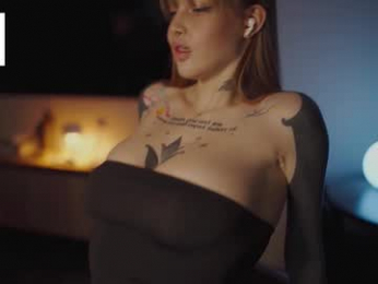 mileeena webcam model stream image