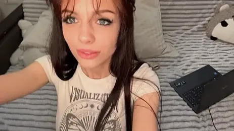 AdelleMilhouse webcam model stream image