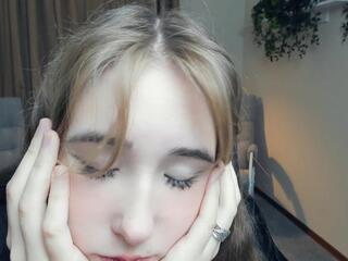 Yolande Miggins webcam model stream image