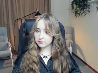 Yolande Miggins webcam model stream image