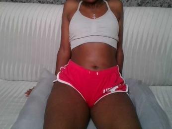 Brunnette-blonde webcam bongacams model stream image