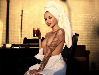 KayaBelle webcam model stream image