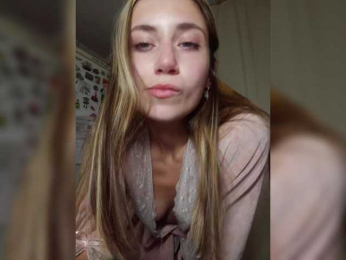 MilkyGirl webcam model stream image