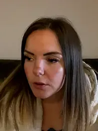 SexyLoLoUK webcam model stream image