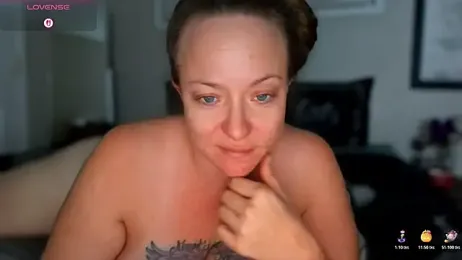 julimonroe webcam stripchat model stream image