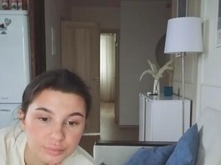 Kristine Esme webcam model stream image