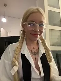 babydolll stripchat stream image