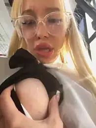 babydolll stripchat stream image