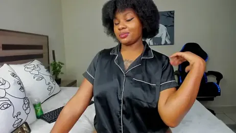 Renee-18 stripchat stream image