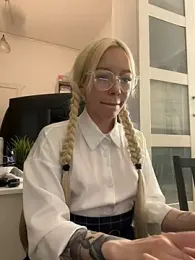 babydolll stripchat stream image