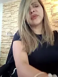 _Abril-Office1 stripchat stream image