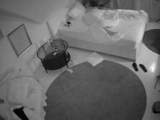 voyeurcam-julmodels-whitebed-4 camsoda stream image