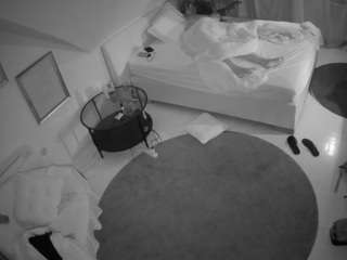 voyeurcam-julmodels-whitebed-4 camsoda stream image