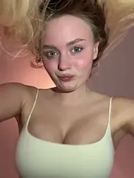 CherryEmmy stripchat stream image