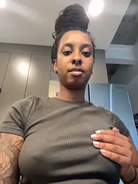 Your_Paris stripchat stream image