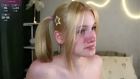 EdlaHewell stripchat stream image