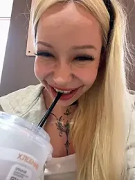 babydolll stripchat stream image