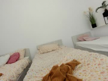 ehotlovea chaturbate stream image