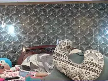 yummymeily stripchat stream image