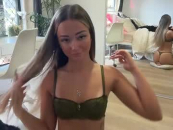 luvlivvyy chaturbate stream image