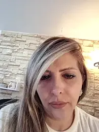 _Abril-Office1 stripchat stream image