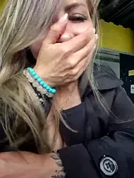 _Abril-Office1 stripchat stream image