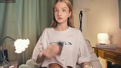 DreamyGleam stripchat stream image