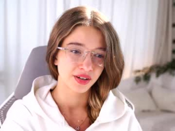 little_poetry chaturbate stream image