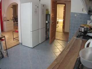 voyeurcam-julmodels-kitchen camsoda stream image