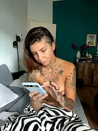 Izy_cute_ stripchat stream image