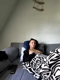 Izy_cute_ stripchat stream image