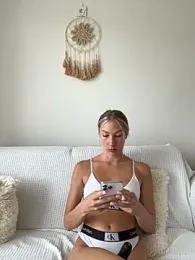 LuisaBecker stripchat stream image