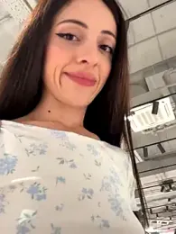 Yesmoree stripchat stream image