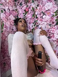 mismialove stripchat stream image