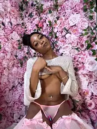 mismialove stripchat stream image