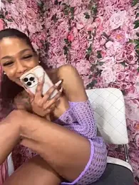 mismialove stripchat stream image