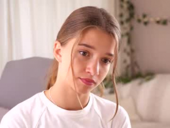 little_poetry chaturbate stream image