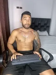 Sweet_and_caramel stripchat stream image