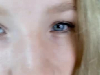 b4by_emilia chaturbate stream image