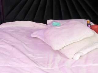 atinxnaugthy camsoda stream image