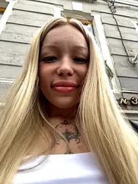 babydolll stripchat stream image