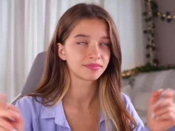 little_poetry chaturbate stream image