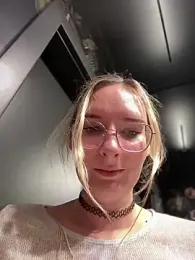 The_Snowwhitee stripchat stream image