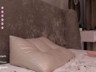 lilly-fly camsoda stream image