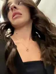 Yesmoree stripchat stream image