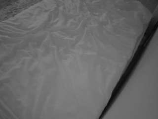 voyeurcam-julmodels-whitebed-1 camsoda stream image