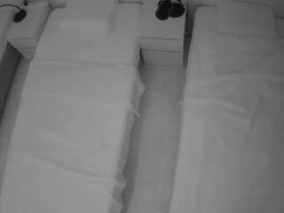 voyeurcam-julmodels-bed-5 camsoda stream image
