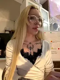 babydolll stripchat stream image