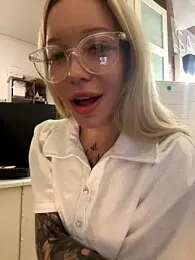 babydolll stripchat stream image