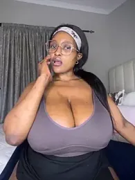 Bustygoddess32 stripchat stream image